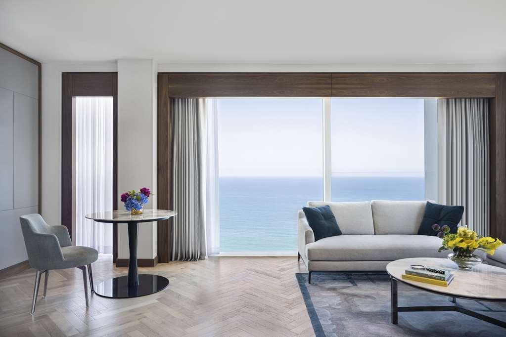 The David Kempinski Hotel *